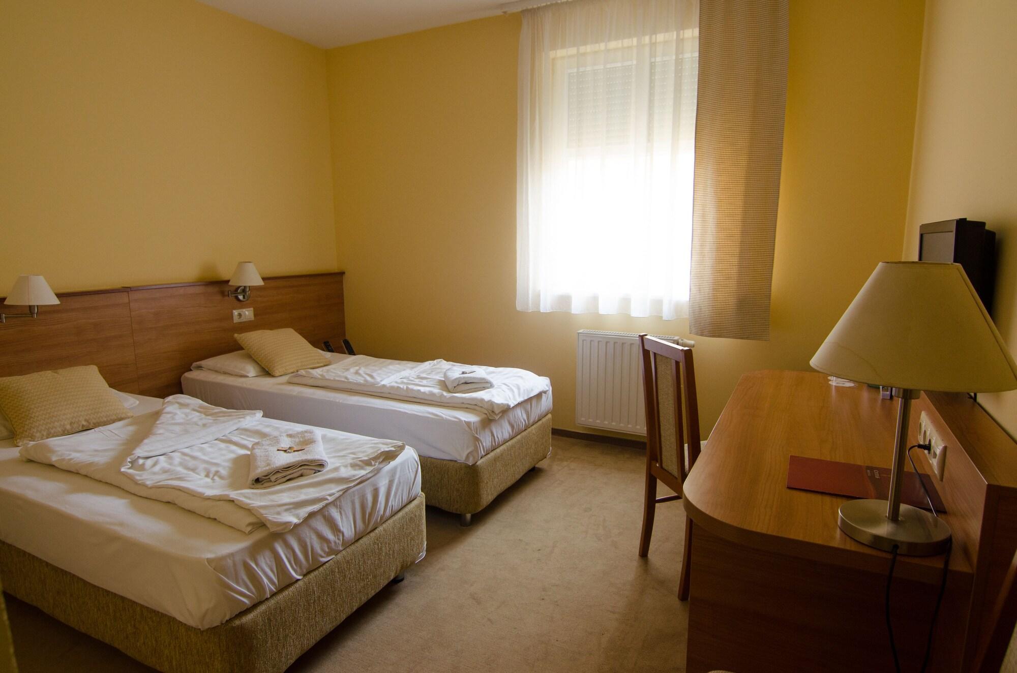 Boutique Hotel Civitas Sopron Extérieur photo