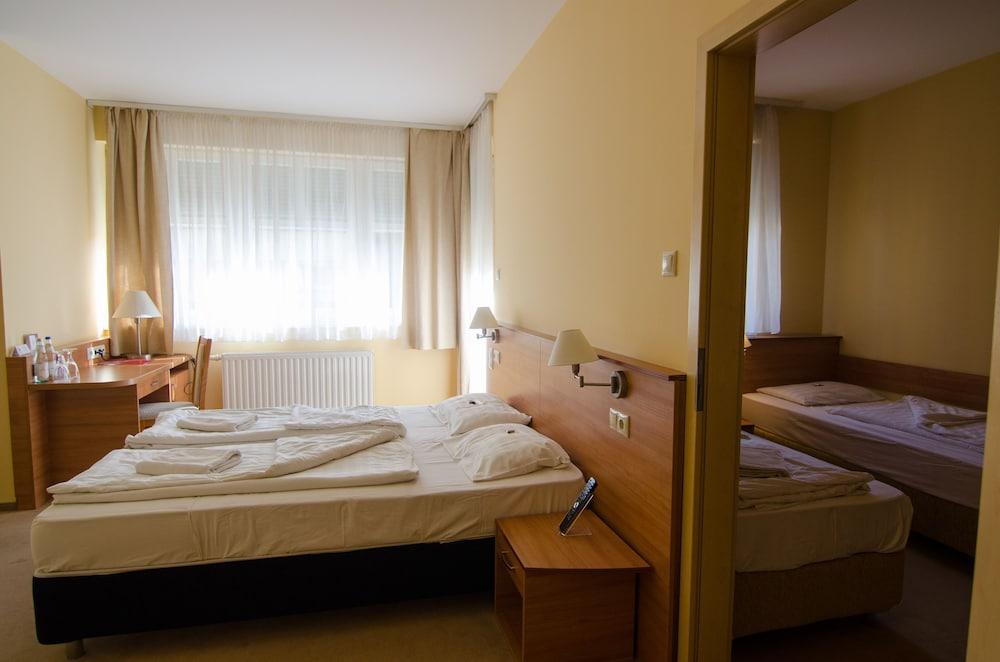 Boutique Hotel Civitas Sopron Extérieur photo