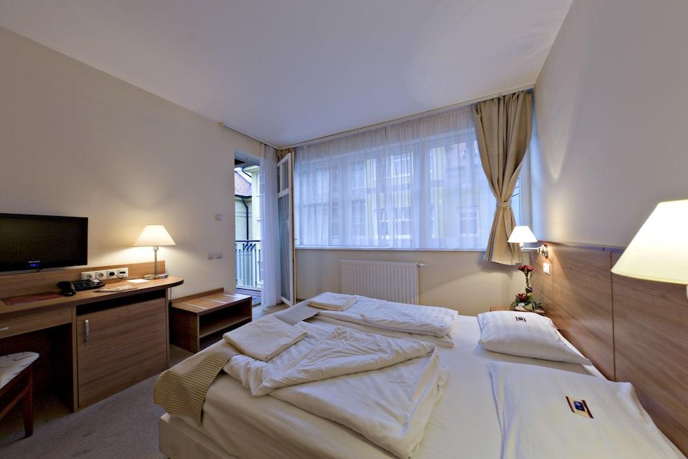 Boutique Hotel Civitas Sopron Extérieur photo